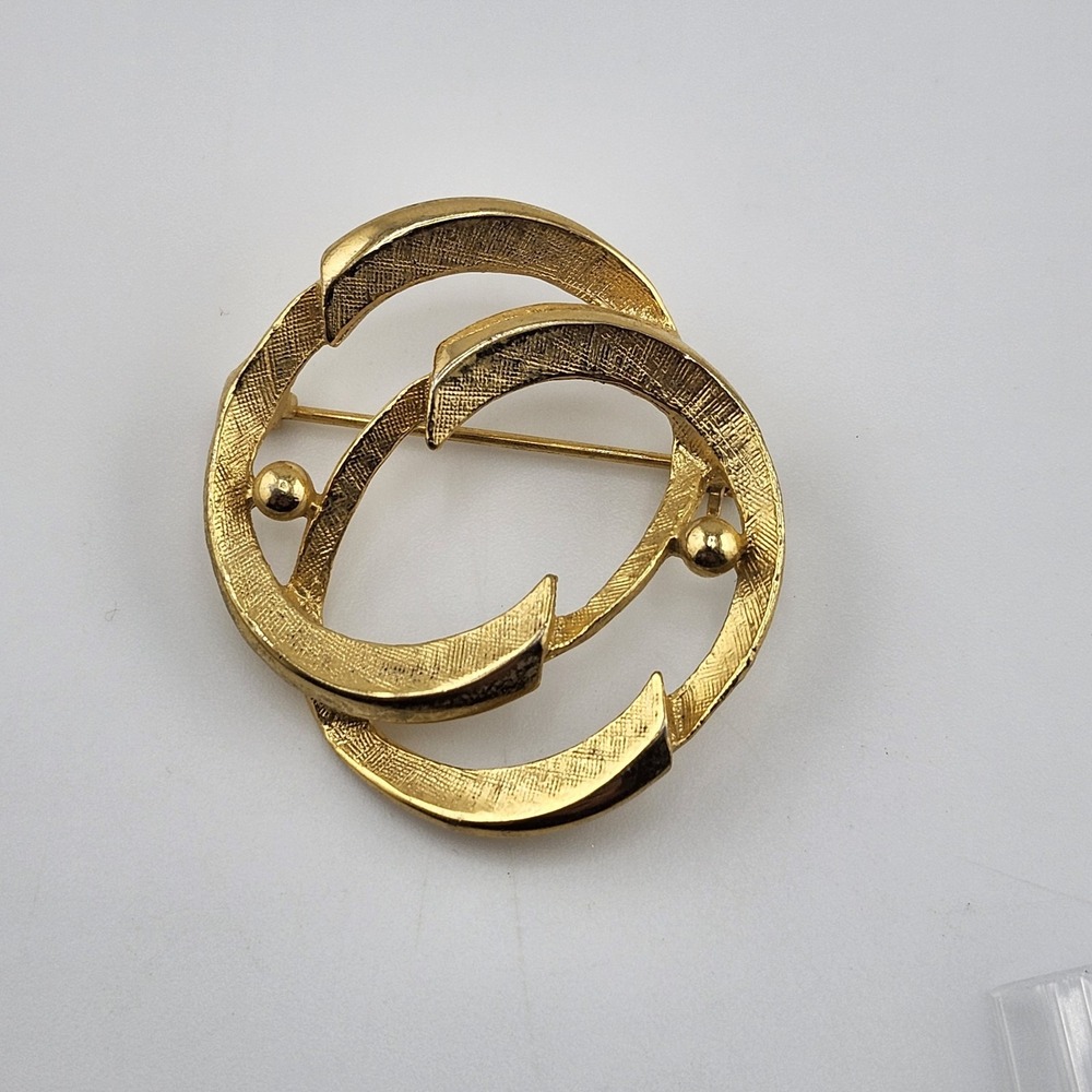 Vintage Jewelry Signed NEW VIEW Double Circles Pin Brooch